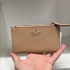 🔥🔥 Kate Spade Beige Leather Zip Wallet brand new